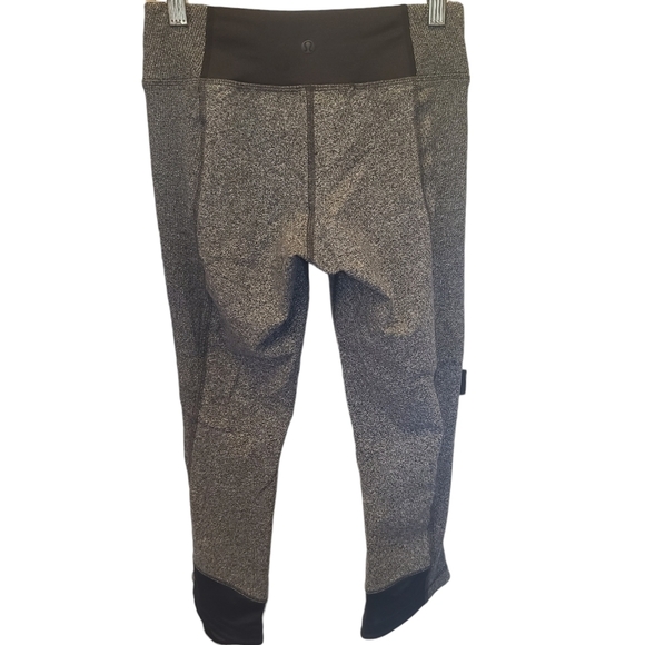 Lululemon Motivate Crop Gray Knit Black Capri Leggings Womens size 2 yoga - Picture 4 of 7